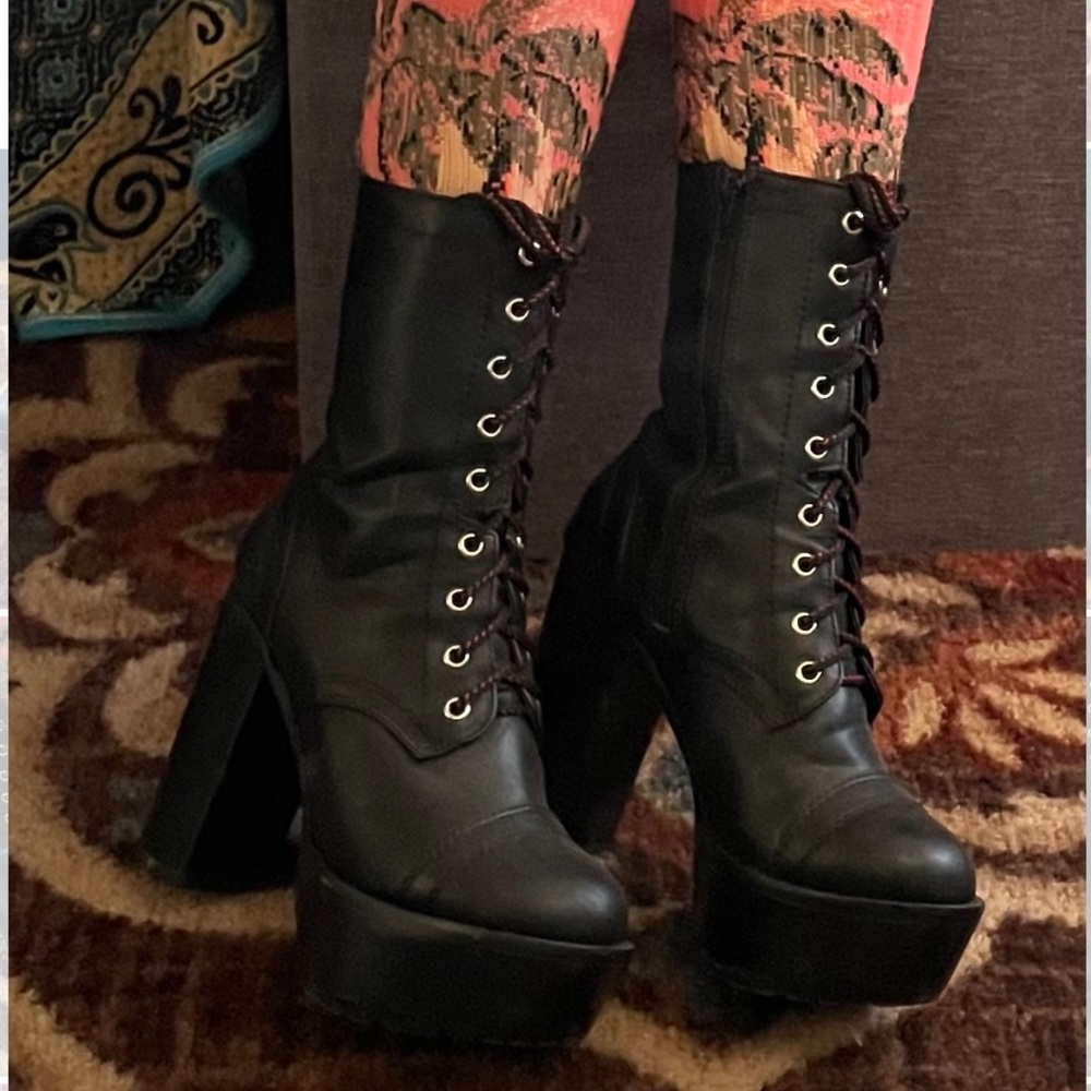 Kendall & Kylie Madden Girl platform boots -Not brand new-
